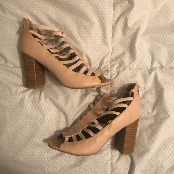 strapped up heels size 6.5, cream colored - Picture 2 of 2